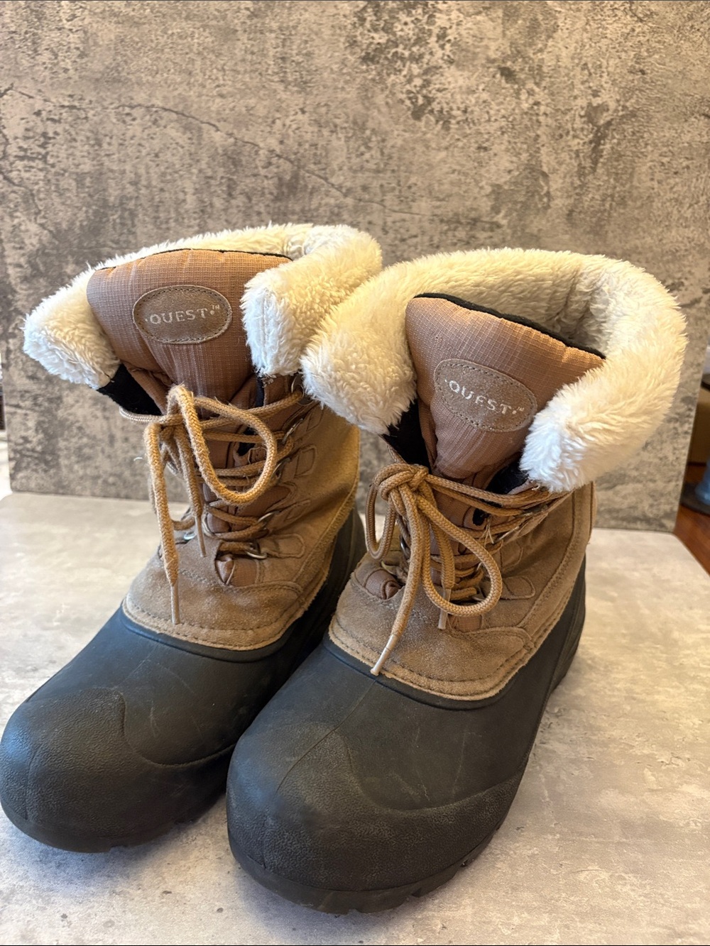 Quest Black and Tan Women's Insulated Winter Boots with Cream Faux-Fur Collar